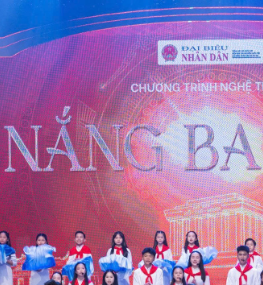 Chủ tịch Quốc hội Trần Thanh Mẫn dự Chương trình nghệ thuật chính luận "Nắng Ba Đình"